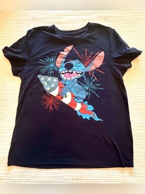 Disney Lilo & Stitch Fireworks Rocket Ride Graphic T-Shirt Men's Large 42/44